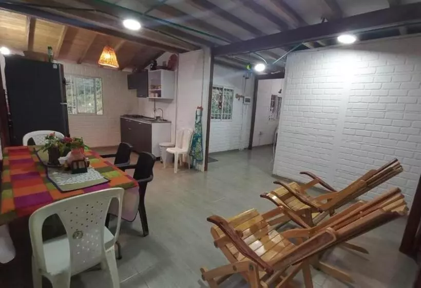 ペンション Hostal Beshalom