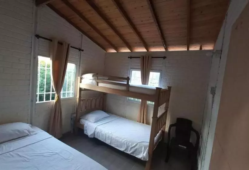 ペンション Hostal Beshalom