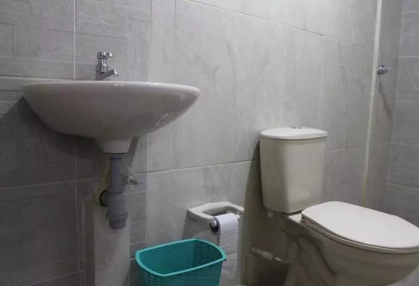 ペンション Hostal Beshalom