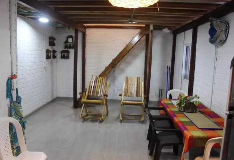 ペンション Hostal Beshalom