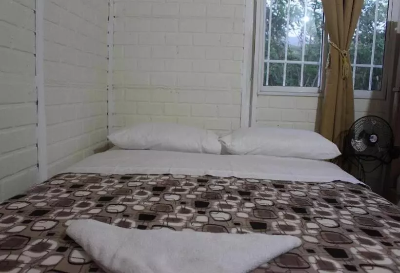 ペンション Hostal Beshalom