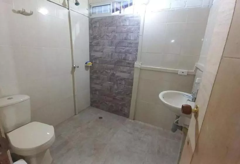 ペンション Hostal Beshalom
