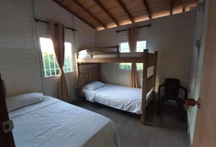 ペンション Hostal Beshalom