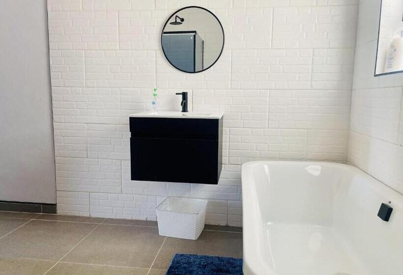 פנסיון Trendybliss Guest House