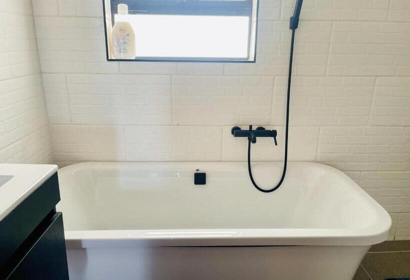 פנסיון Trendybliss Guest House