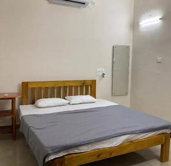 Lomakeskus Oceanic Stay And Restaurant Gokarna