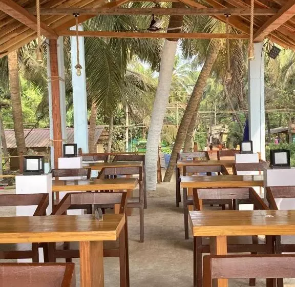 Lomakeskus Oceanic Stay And Restaurant Gokarna