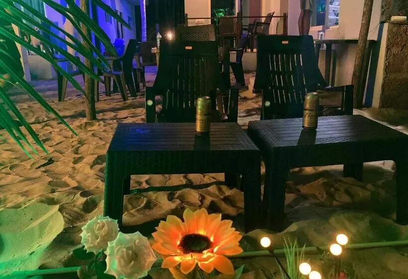 Lomakeskus Oceanic Stay And Restaurant Gokarna