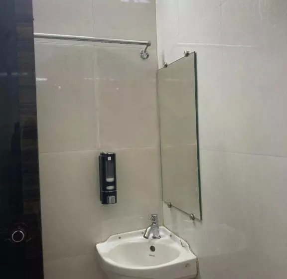 Lomakeskus Oceanic Stay And Restaurant Gokarna