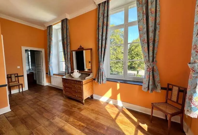 Aamiaismajoitus (B&B) Château De Beez