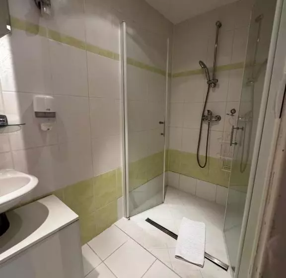 Lucia S Elbhotelchen