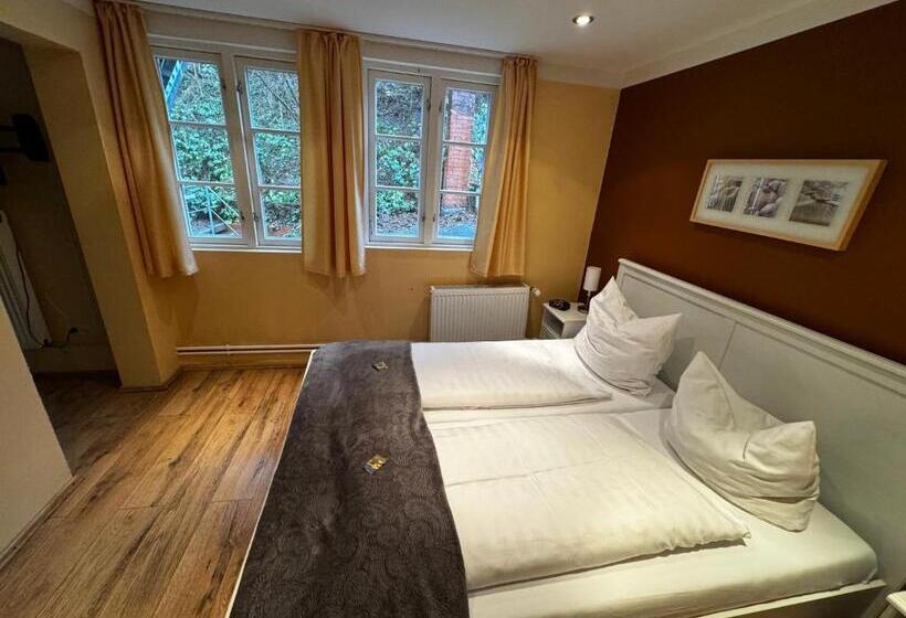 Lucia S Elbhotelchen