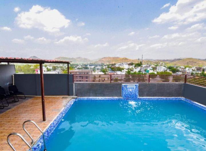 Hôtel Mangal Residency Rooftop Pool