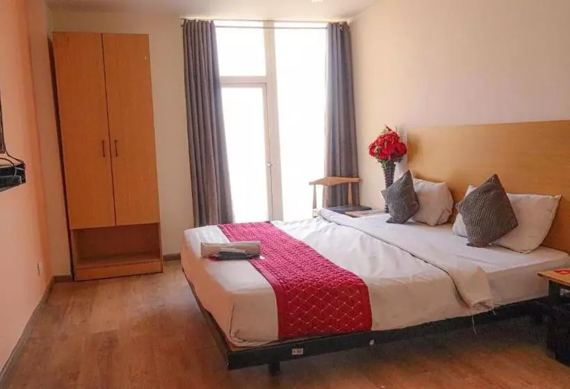 ホテル Noida Grand At Sector 121  Couple Friendly