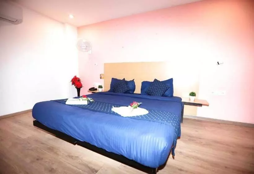 ホテル Noida Grand At Sector 121  Couple Friendly