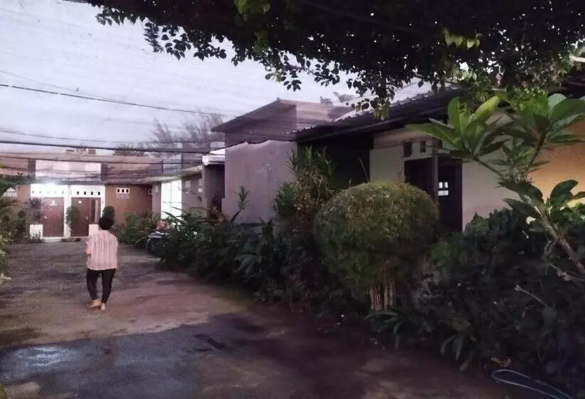 ホテル Spot On 93510 Penginapan Melati Tanjung