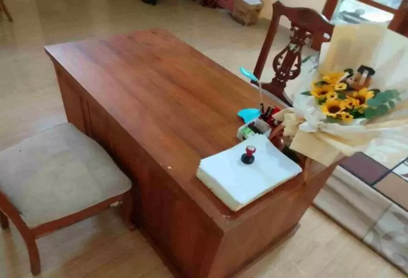 ホテル Spot On 93510 Penginapan Melati Tanjung