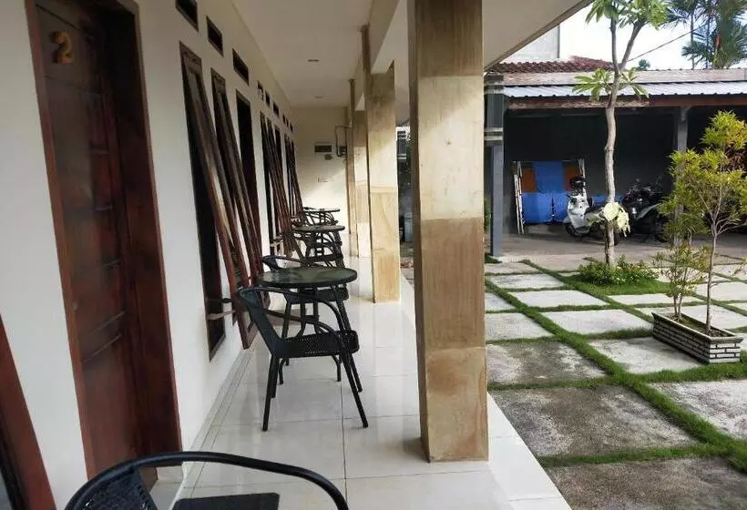 ホテル Spot On 93510 Penginapan Melati Tanjung