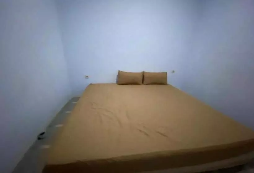 ホテル Spot On 93510 Penginapan Melati Tanjung