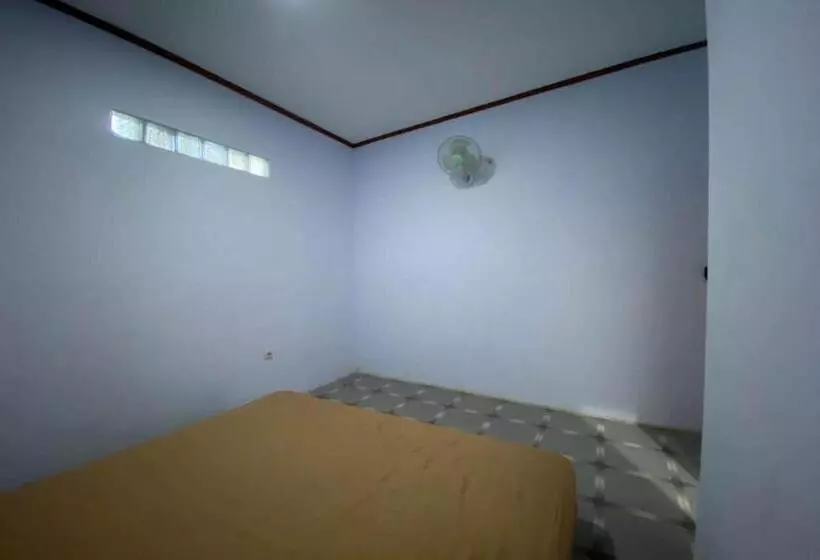 ホテル Spot On 93510 Penginapan Melati Tanjung