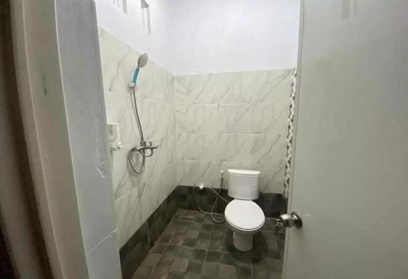 ホテル Spot On 93510 Penginapan Melati Tanjung