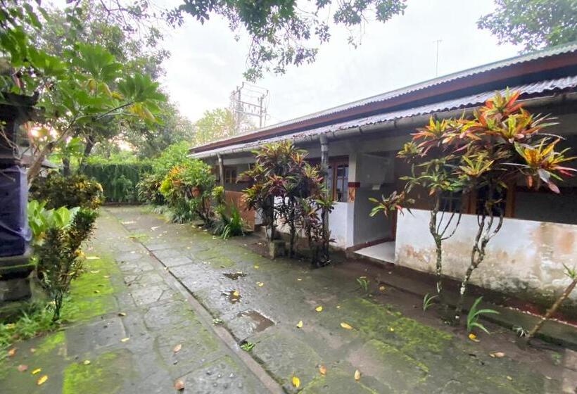 Отель Spot On 93517 De Lanang Homestay