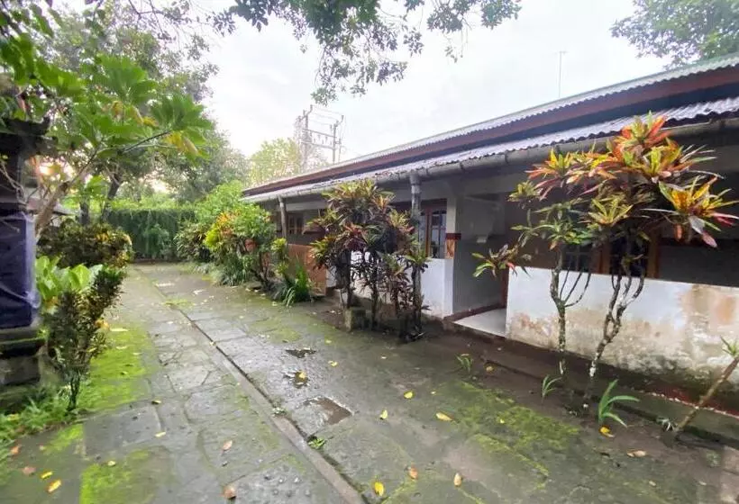 ホテル Spot On 93517 De Lanang Homestay