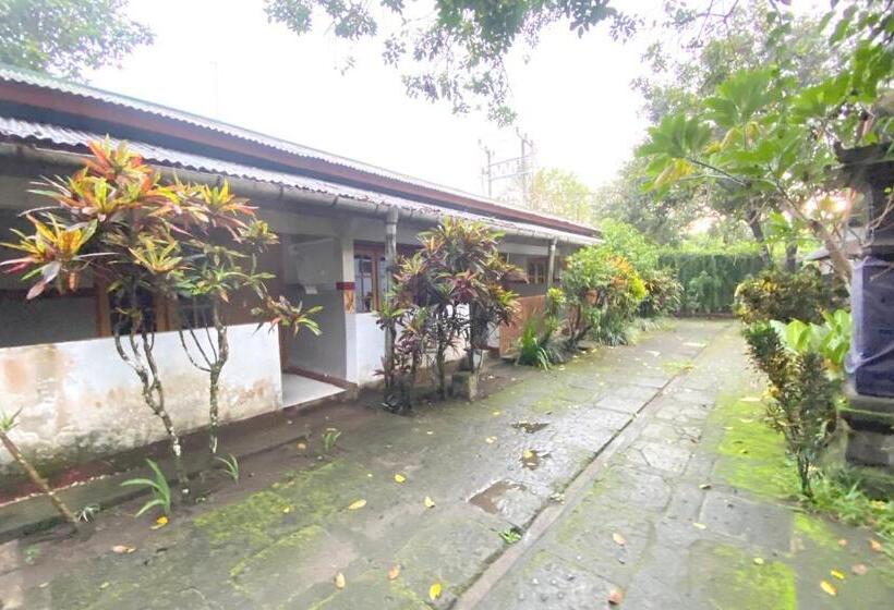 Отель Spot On 93517 De Lanang Homestay