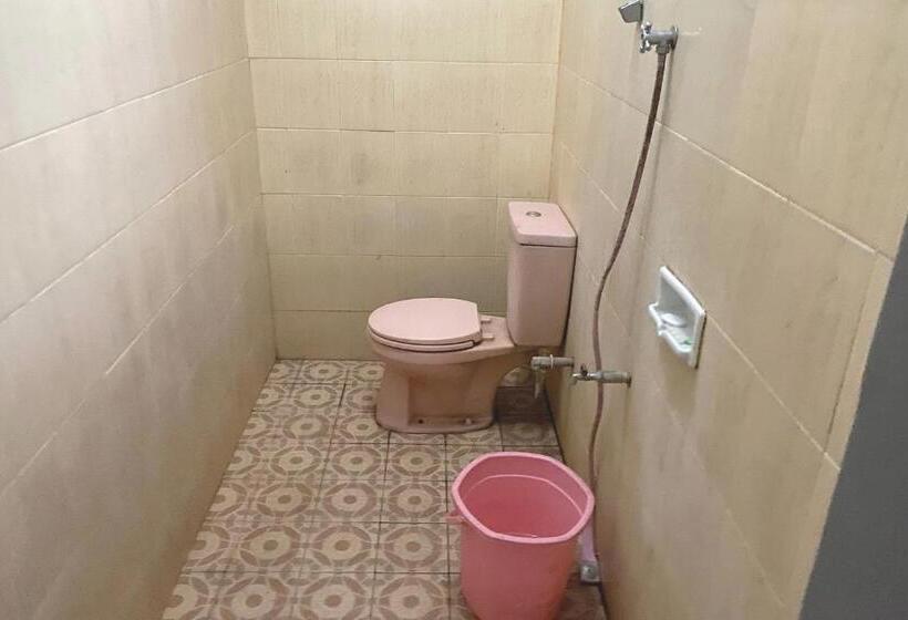 Отель Spot On 93517 De Lanang Homestay