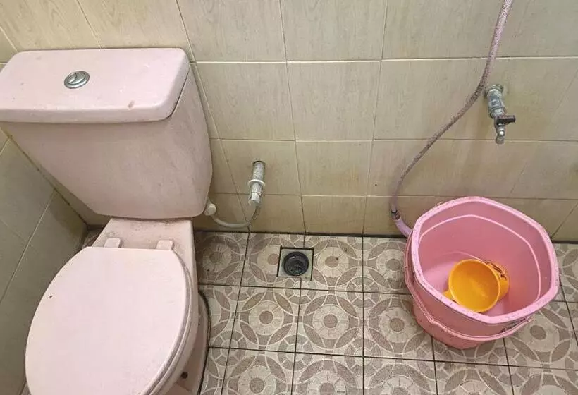 ホテル Spot On 93517 De Lanang Homestay