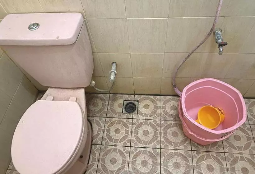 ホテル Spot On 93517 De Lanang Homestay