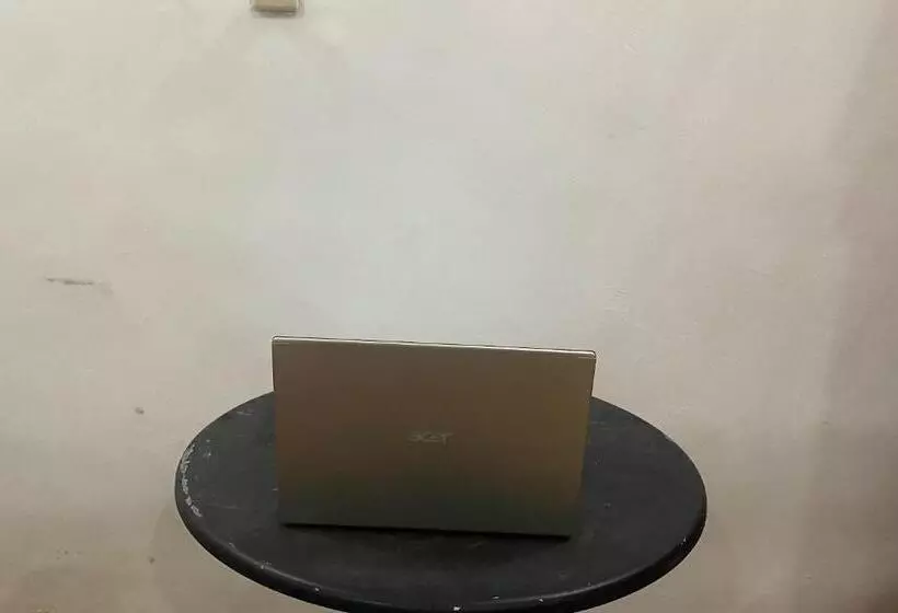 ホテル Spot On 93517 De Lanang Homestay