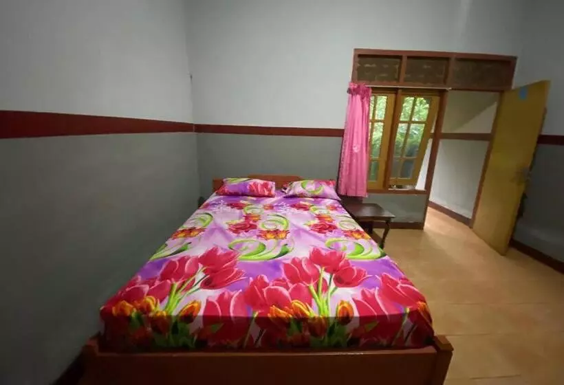ホテル Spot On 93517 De Lanang Homestay