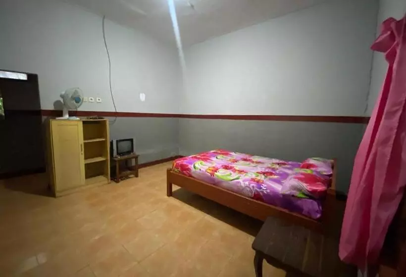 ホテル Spot On 93517 De Lanang Homestay