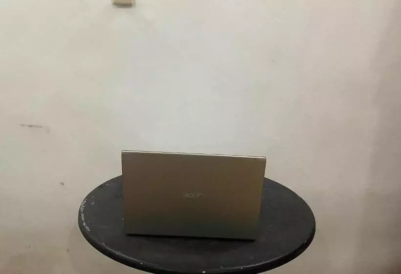 ホテル Spot On 93517 De Lanang Homestay