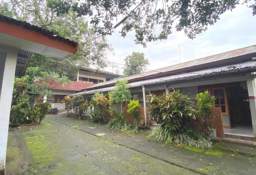 Отель Spot On 93517 De Lanang Homestay