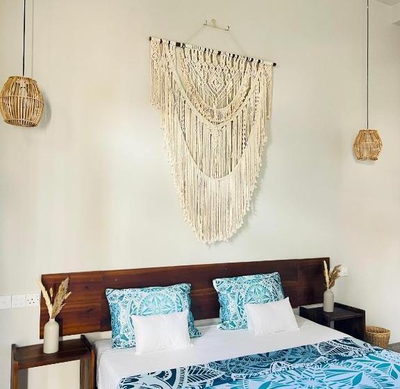 Отель Triton Dondra