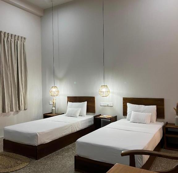 Отель Triton Dondra