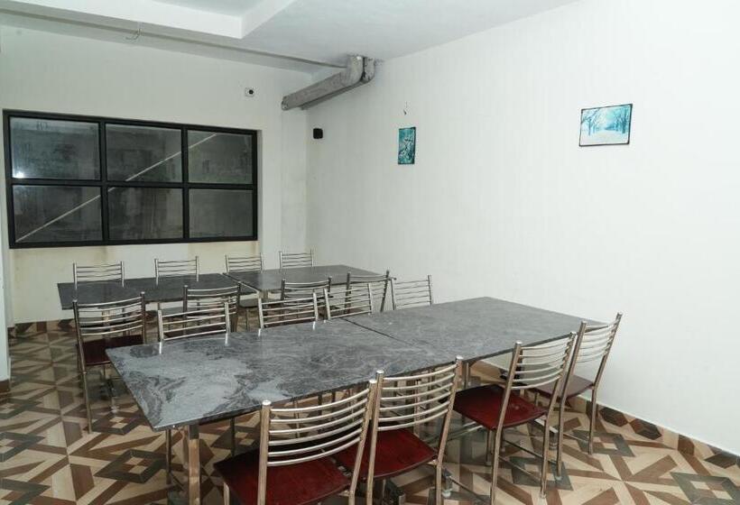 ホテル Vetrivel International By Brown Tree Resorts