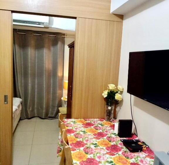 Kathy S Crib 14th Flr Pool View