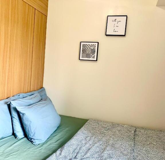 Kathy S Crib 14th Flr Pool View