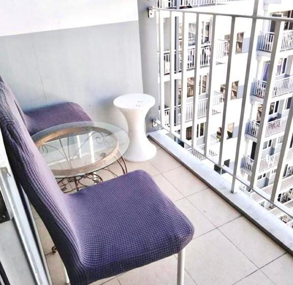 Kathy S Crib 14th Flr Pool View