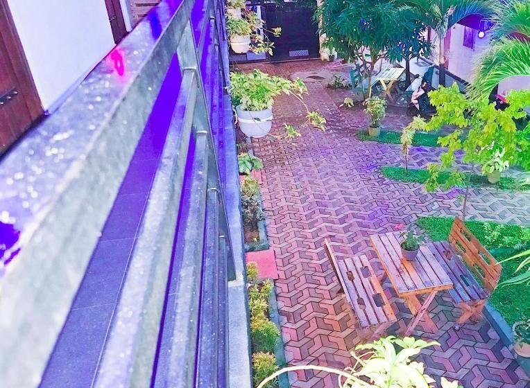 بنسيون Chill Airport Transit Stay