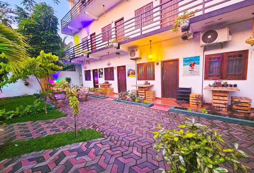 بنسيون Chill Airport Transit Stay