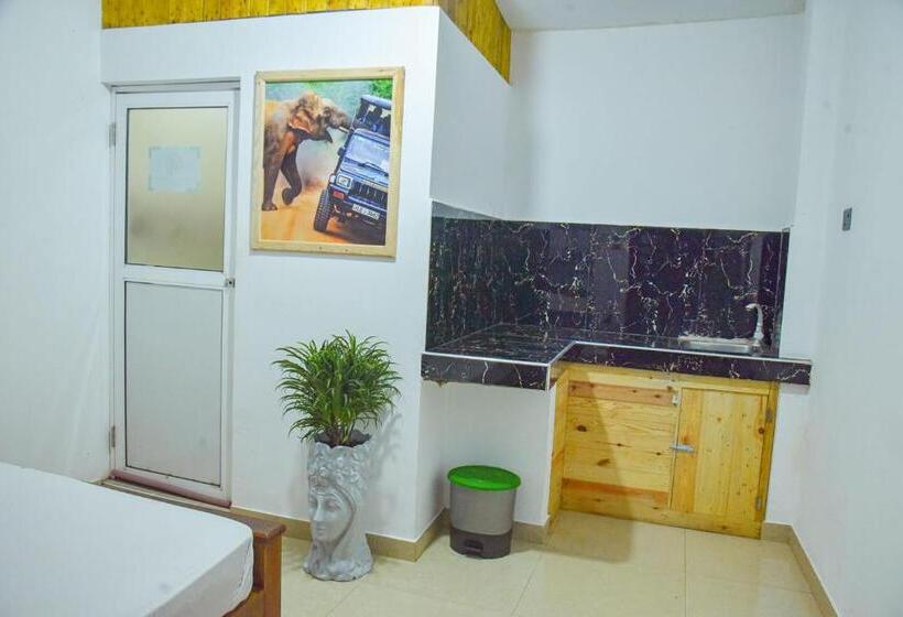 بنسيون Chill Airport Transit Stay