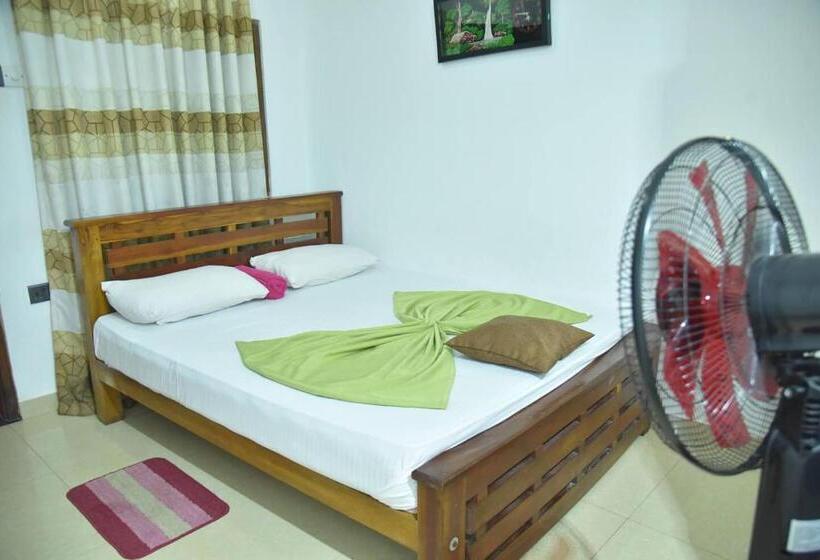 بنسيون Chill Airport Transit Stay