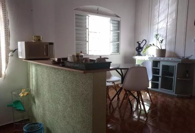 Majatalo Simples E Confortável