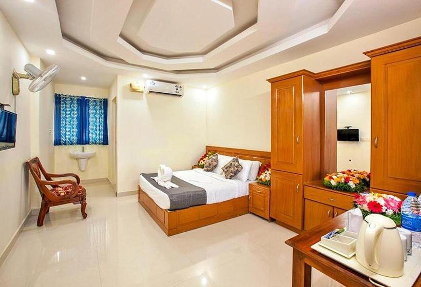 Vembanad Village Backwater Resort