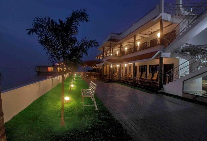 Vembanad Village Backwater Resort