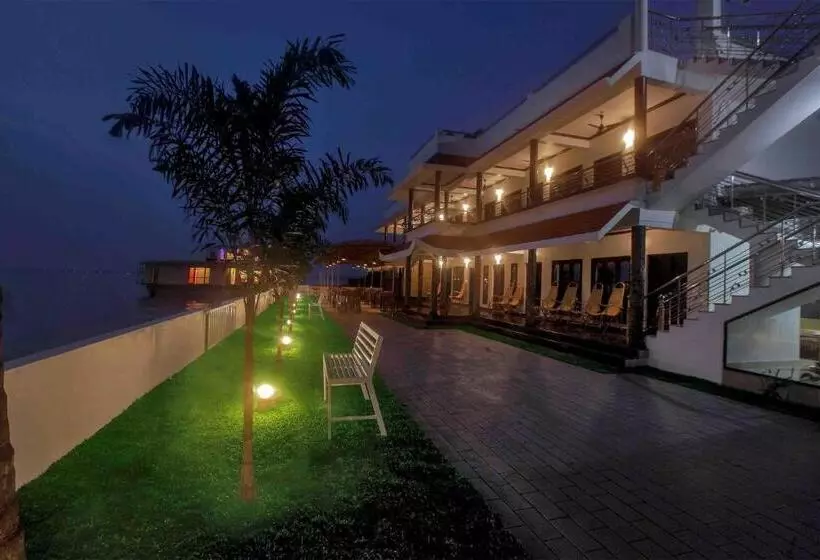 Vembanad Village Backwater Resort